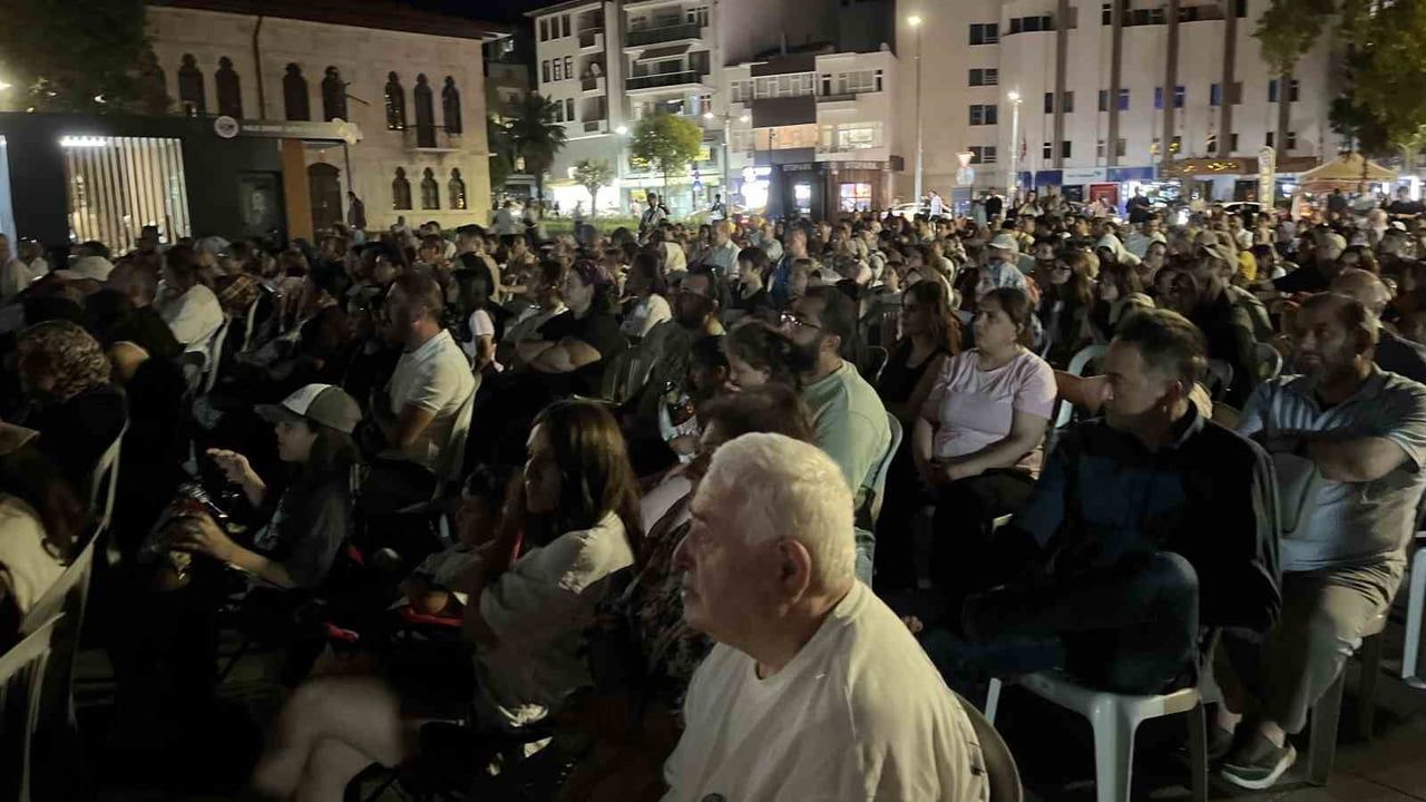 KÜLTÜR VE TURİZM BAKANLIĞI SİNEMA GENEL MÜDÜRLÜĞÜ TARAFINDAN HAYATA GEÇİRİLEN "GEZEN SİNEMA TIRI"...