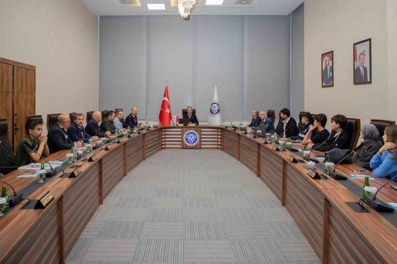 İSTANBUL BAHÇELİEVLER İLÇE MİLLİ EĞİTİM MÜDÜRÜ MURAT KARABULUT VE BERABERİNDEKİ HEYET, "BİZİM GÖK...