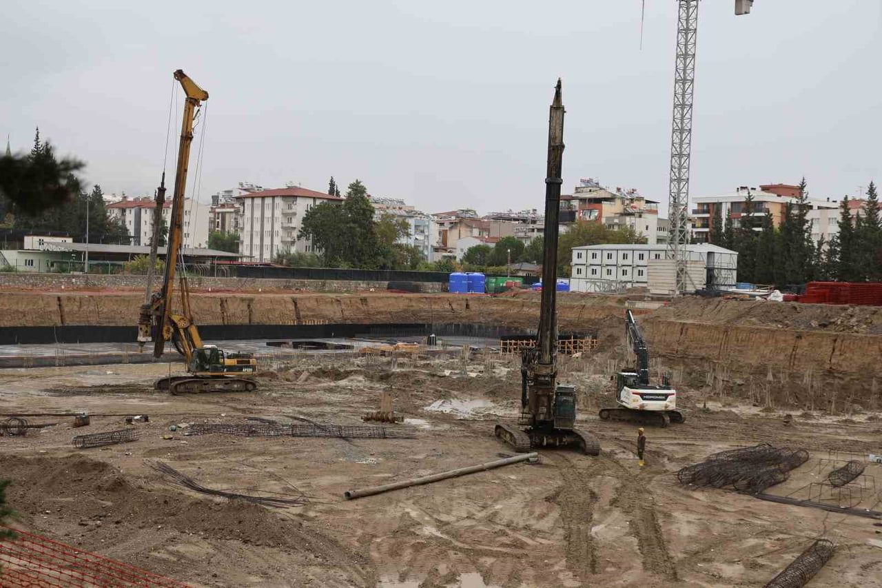 AYDIN EFELER İLÇE MERKEZİNDE HAZİRAN AYININ BAŞINDA TEMELİ ATILAN YENİ ADLİYE SARAYI İNŞAATINDA...