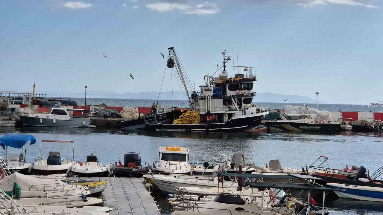 MARMARA DENİZİ’NDE ETKİLİ OLAN POYRAZ, TEKİRDAĞ’DA DENİZ ULAŞIMINI OLUMSUZ ETKİLERKEN, ÇOK SAYIDA...