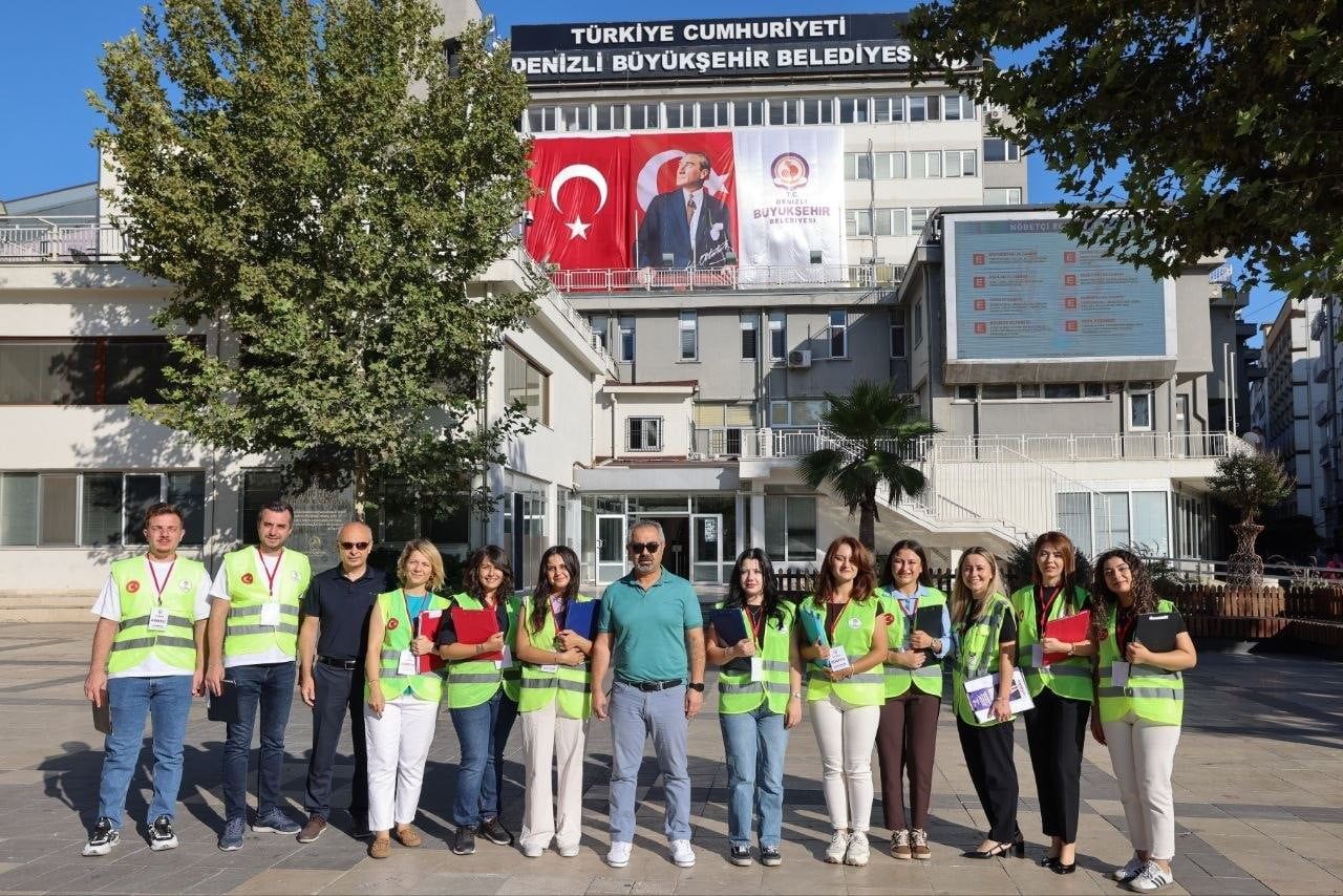 DENİZLİ BÜYÜKŞEHİR BELEDİYESİ, İHTİYAÇ SAHİBİ VATANDAŞLARI DOĞRUDAN TESPİT ETMEK AMACIYLA KAPI...