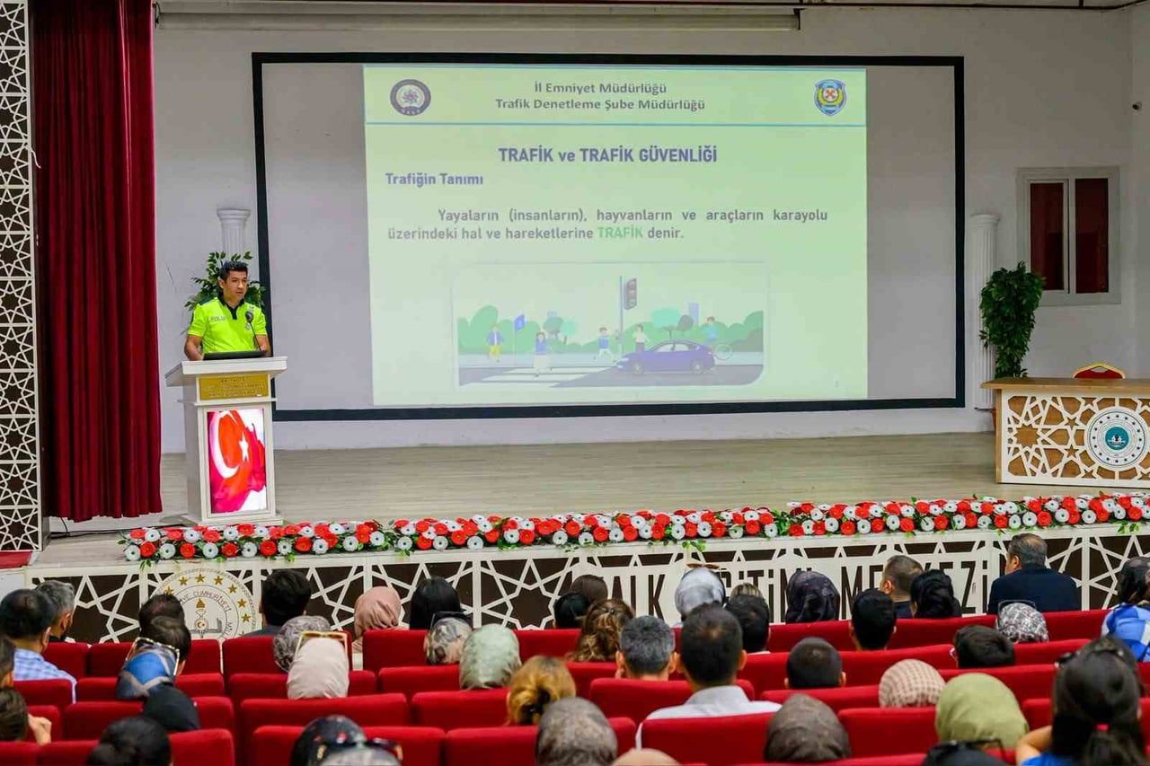 MALATYA’DA OKUL BAHÇE GÖREVLİLERİNE GÜVENLİK EĞİTİMİ