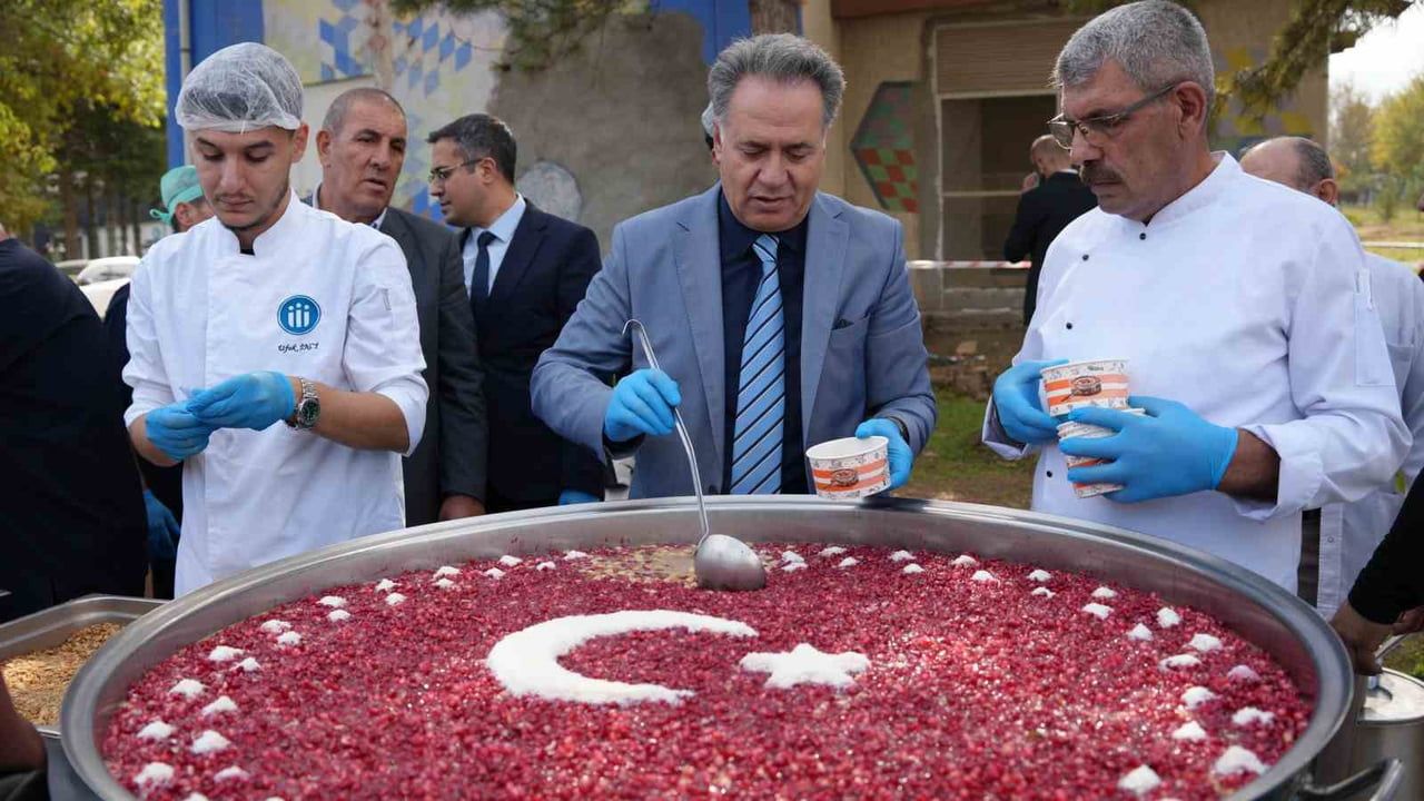 İNÖNÜ ÜNİVERSİTESİ'NDE DAYANIŞMA VE PAYLAŞMA RUHU AŞUREYLE BULUŞTU