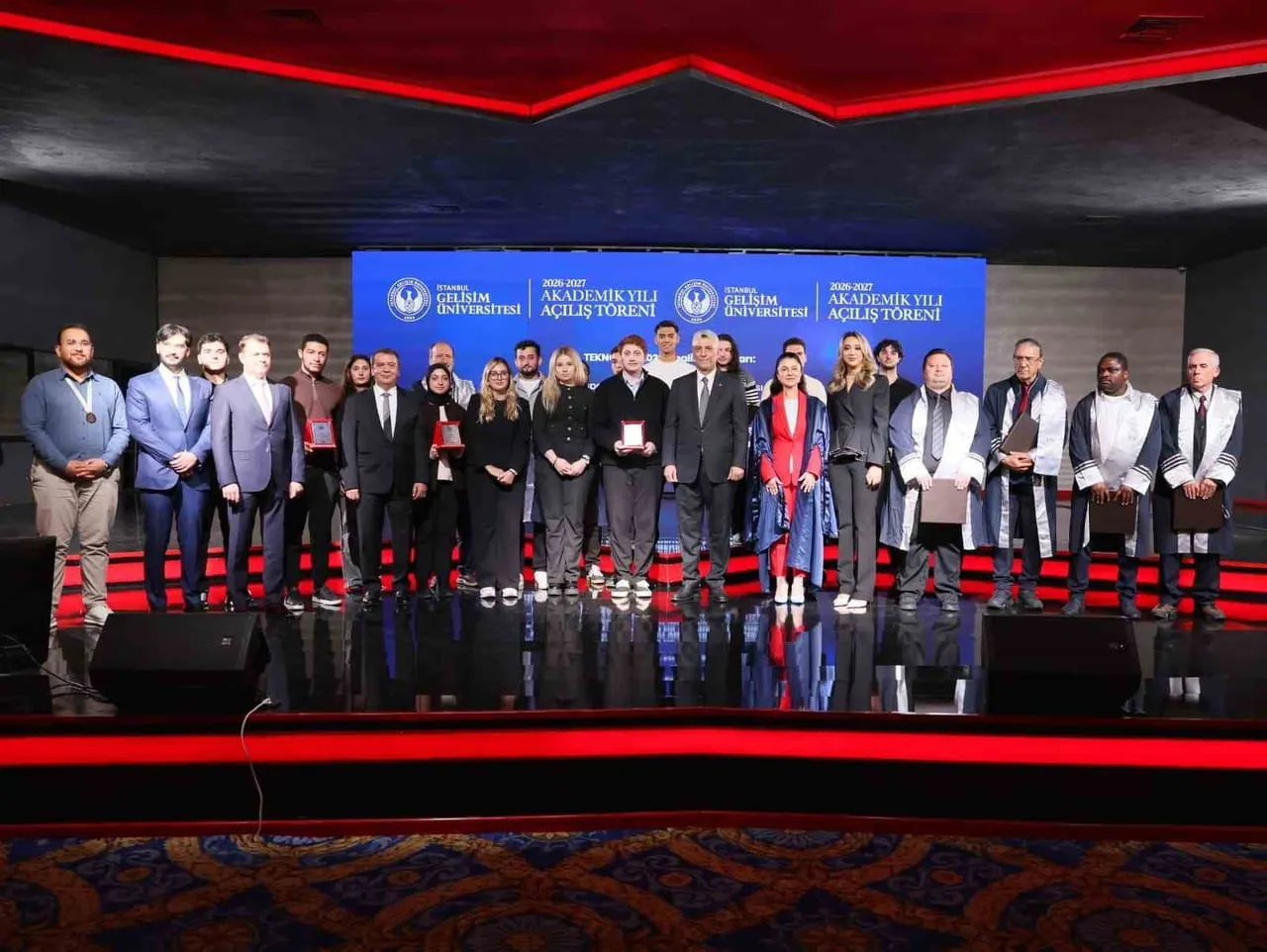 ÜNİVERSİTENİN MEHMET AKİF ERSOY KONFERANS SALONU'NDAKİ TÖRENE BAKAN BOLAT, İSTANBUL GELİŞİM...