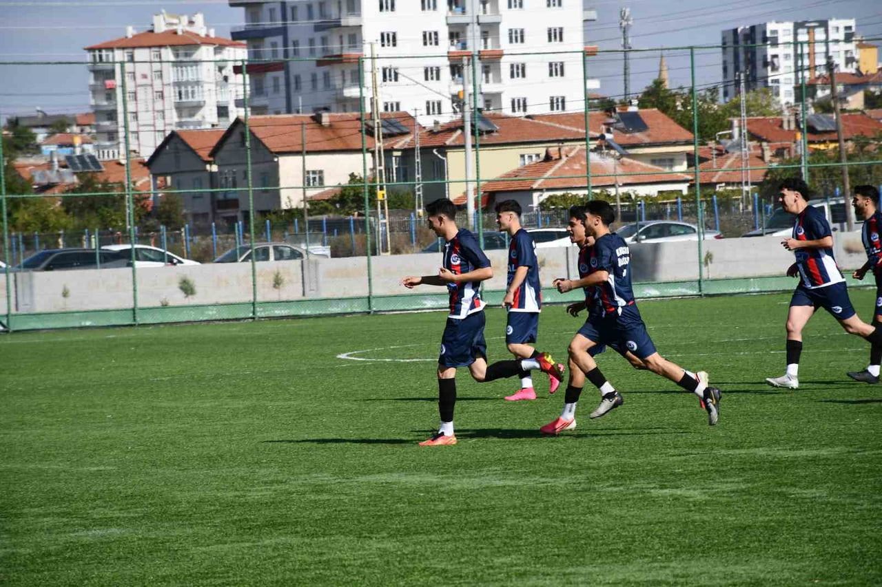 KAYSERİ SÜPER AMATÖR KÜME'DE SEZONUN İLK GOLÜNÜ KOCASİNAN ÜLKÜSPOR’DAN ABDULSAMED BOZÜSLÜ...