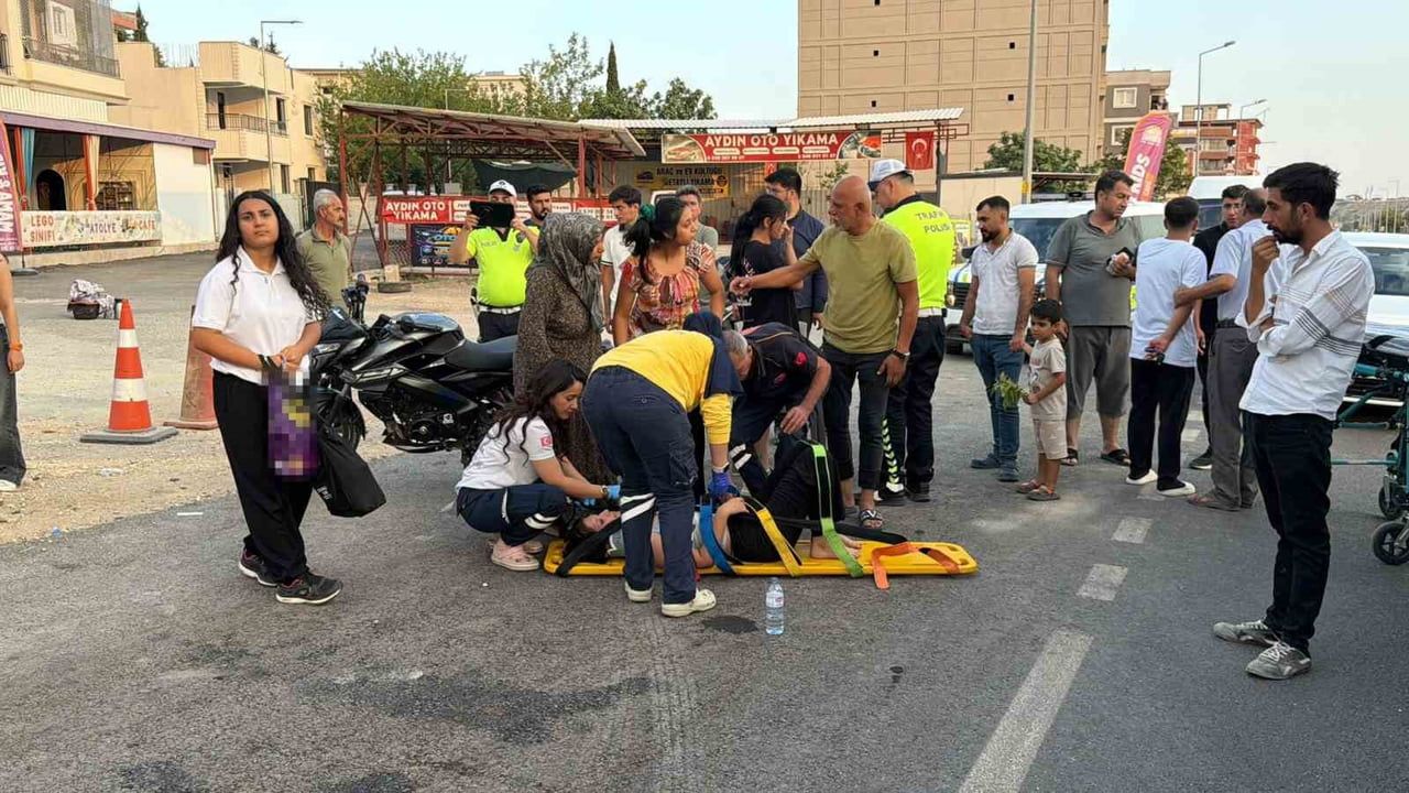 ADIYAMAN’DA, EHLİYETSİZ SÜRÜCÜNÜN KULLANDIĞI MOTOSİKLETİN OTOMOBİLE ÇARPMASI SONUCU 2 KİŞİ...
