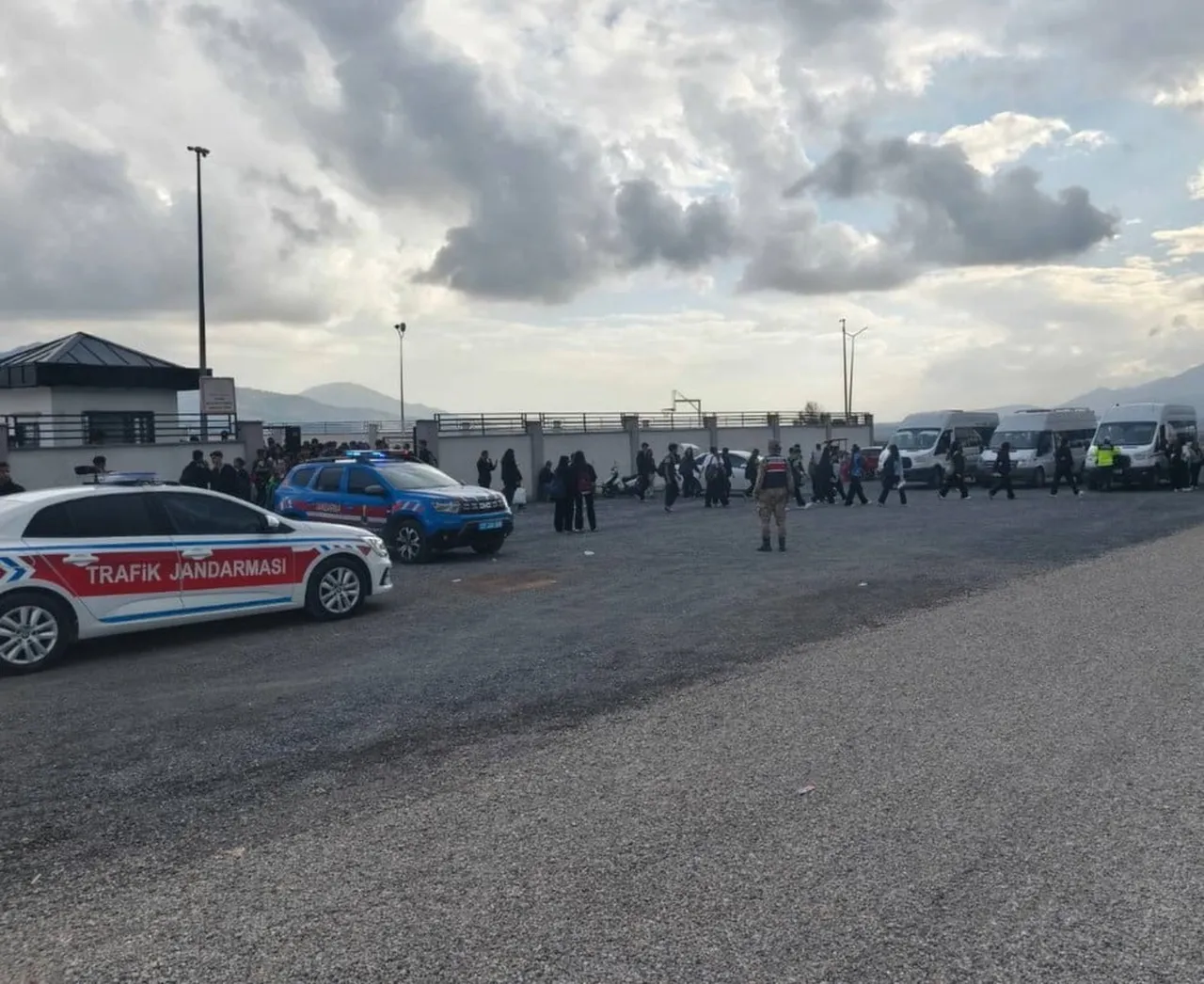 GAZİANTEP'TE JANDARMA EKİPLERİNCE 540 OKUL VE ÇEVRELERİNDE YAPILAN HUZUR-GÜVEN-ASAYİŞ...