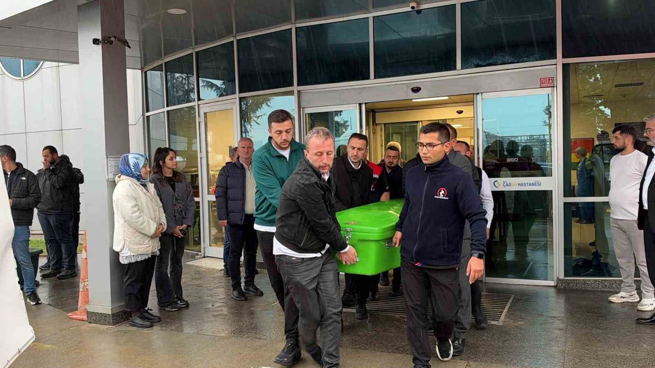 ANADOLU OTOYOLU’NUN DÜZCE GEÇİŞİNDE MEYDANA GELEN TRAFİK KAZASININ ARDINDAN KALP KRİZİ GEÇİREREK...
