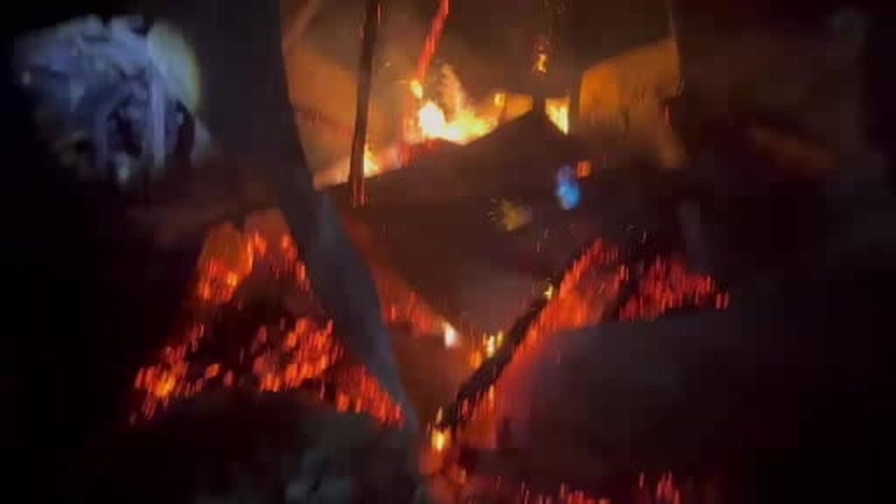Osmaniye’de samanlık yangını itfaiye ekiplerince söndürüldü