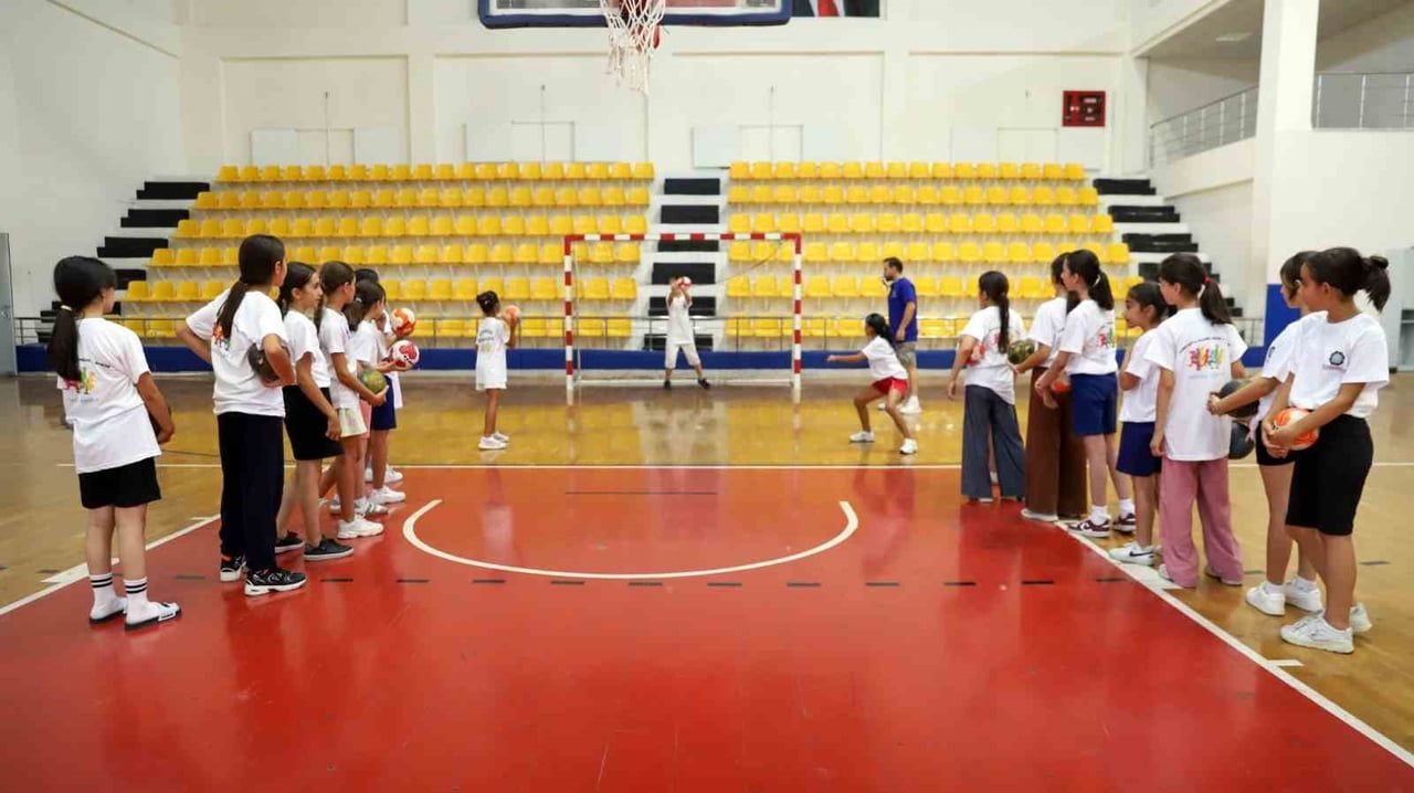 DİYARBAKIR BÜYÜKŞEHİR BELEDİYESİNİN 15 BRANŞTA 8 BİN 377 ÇOCUĞUN KATILIMIYLA SÜRDÜRDÜĞÜ YAZ SPOR...