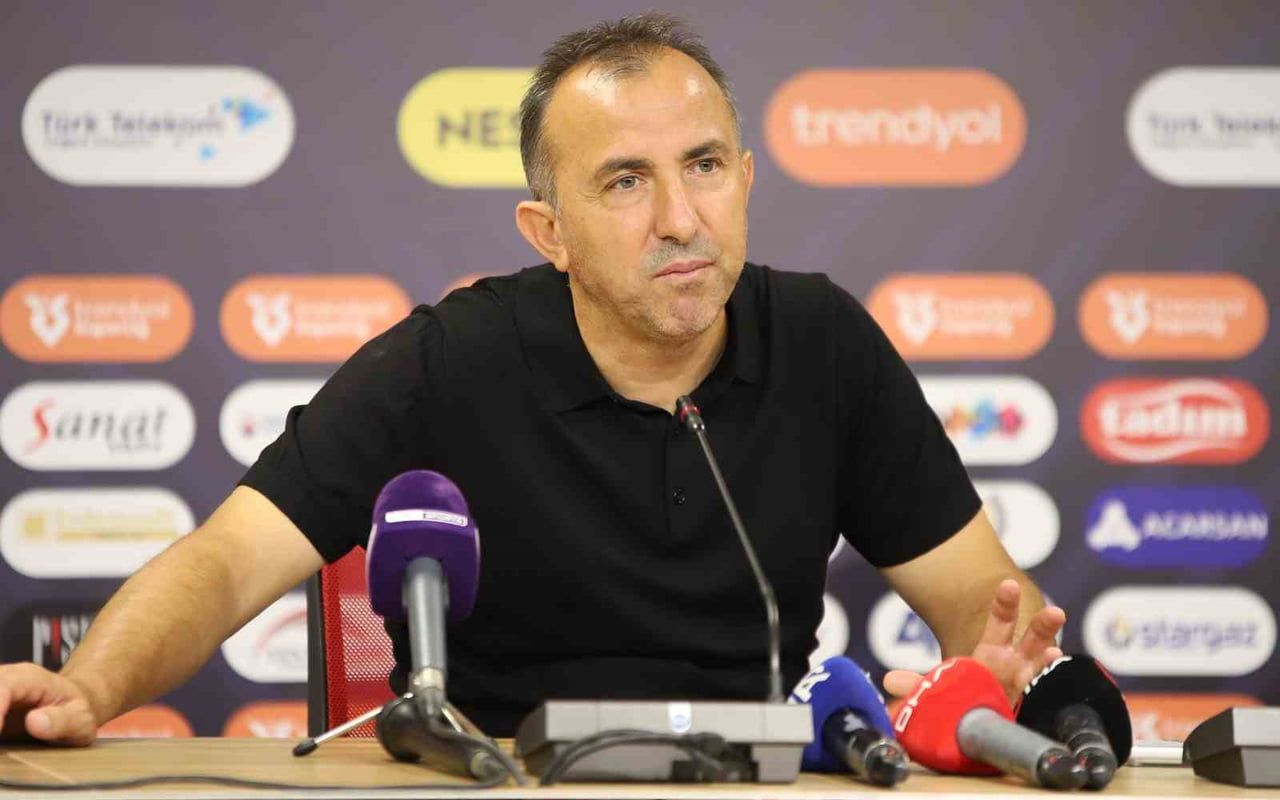 ÇAYKUR RİZESPOR TEKNİK DİREKTÖRÜ RECEP UÇAR, GAZİANTEP FUTBOL KULÜBÜ'NÜ MAĞLUP ETTİKLERİ MAÇIN...