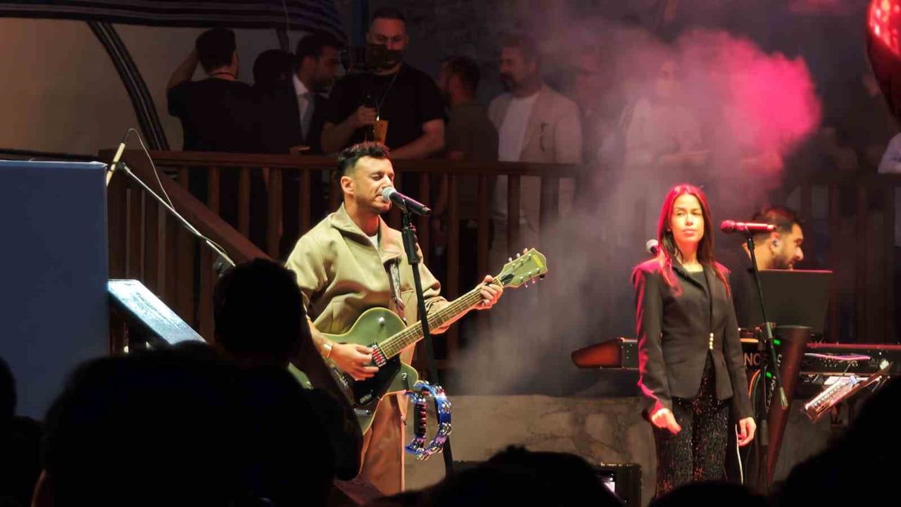 BİTLİS'İN AHLAT İLÇESİNDE MALAZGİRT ZAFERİ'NİN 955. YIL DÖNÜMÜ ETKİNLİKLERİ DÜZENLENEN KONSERDE...