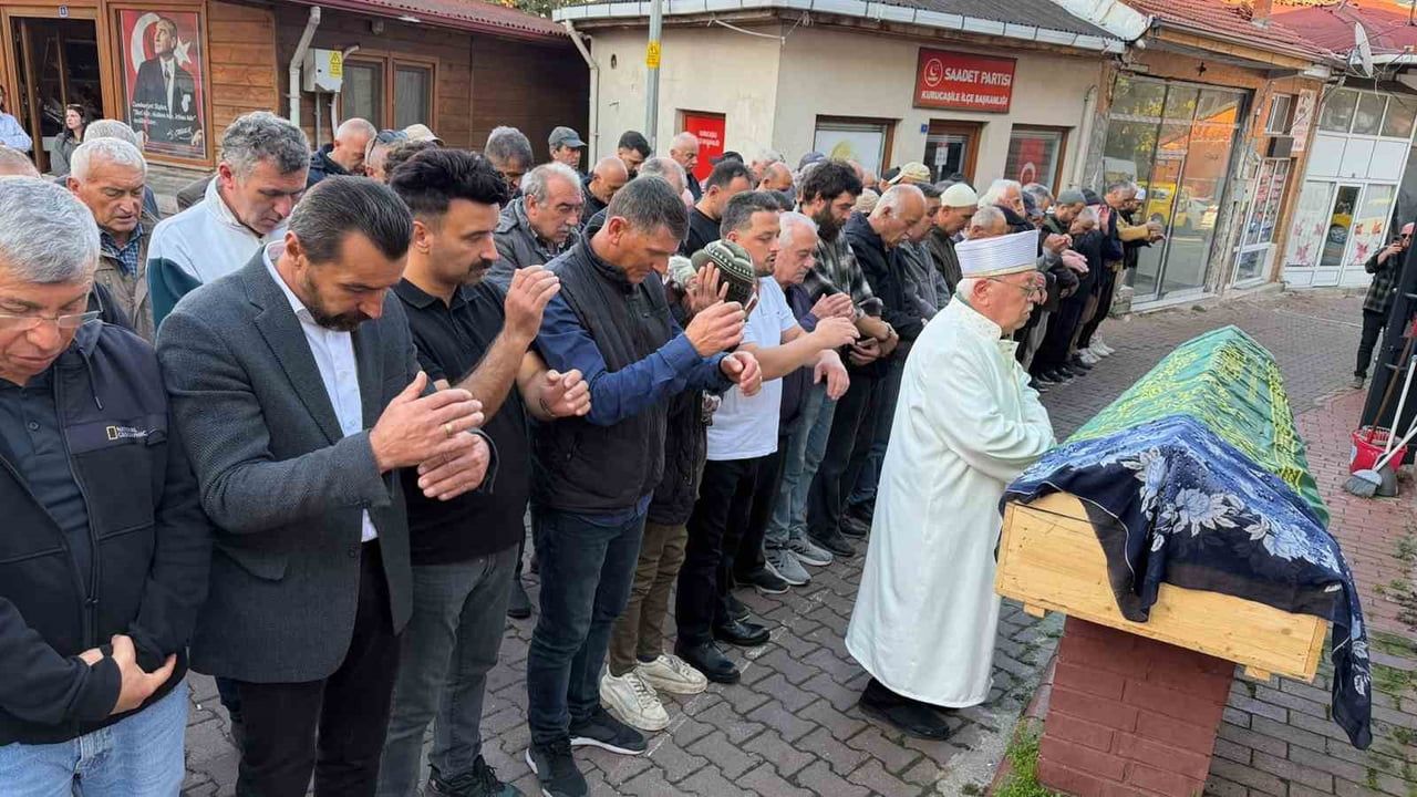 ZONGULDAK'TA ÇÖKEN BİNANIN ENKAZI ALTINDA KALARAK HAYATINI KAYBEDEN TÜRKAN AKÇAHARMAN ÖZHAN'IN...