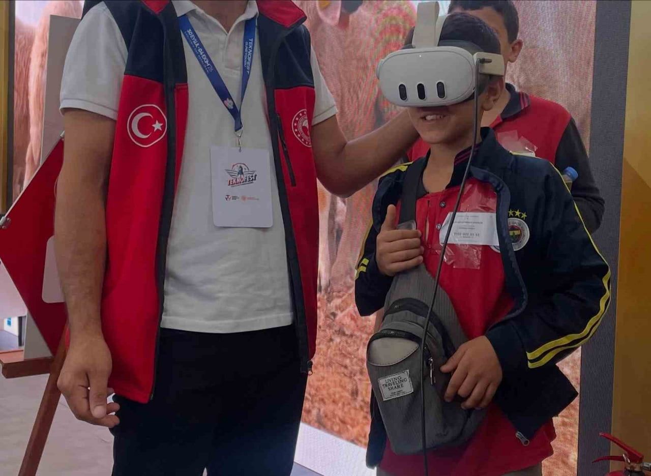 KAFKAS ARISI TEKNOFEST'TE: ARILARIN DÜNYASI SANAL GERÇEKLİKLE TANITILDI. (OLGUN...