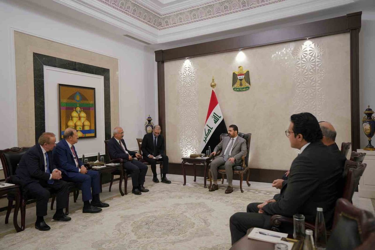 IRAK BAŞBAKANI ZEYDİ, TÜRKİYE’NİN ESKİ BAŞBAKAN YARDIMCISI ELVAN İLE BERABERİNDEKİ HEYETİ KABUL...