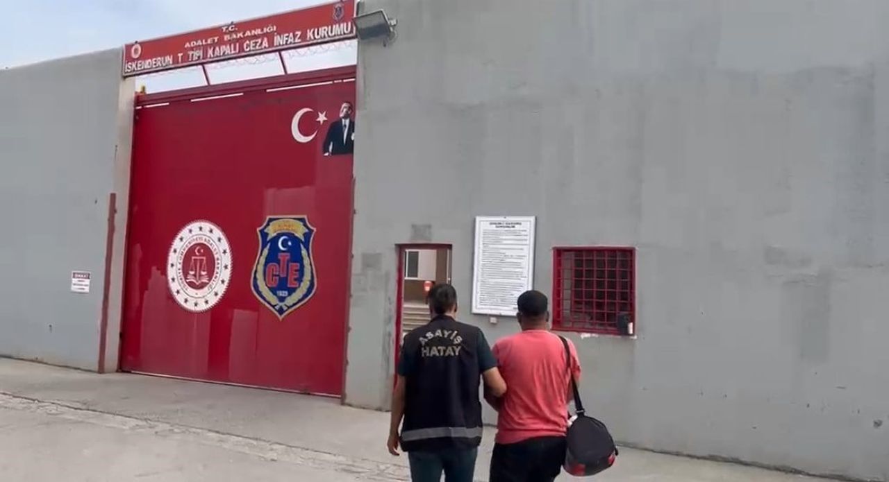 DÖRTYOL’DA HAKLARINDA 4 YIL 2 AY HAPİS CEZASI BULUNAN İKİ HÜKÜMLÜ YAKALANARAK CEZAEVİNE...
