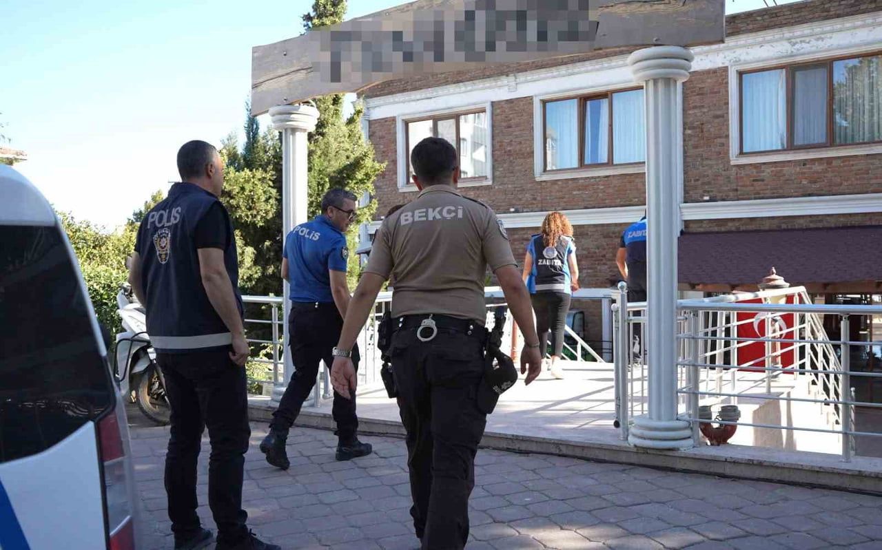 ÇANAKKALE'NİN GELİBOLU İLÇESİNDE BELEDİYE BAŞKANI AK PARTİLİ DR. ALİ KAMİL SOYUAK, ZABITA...