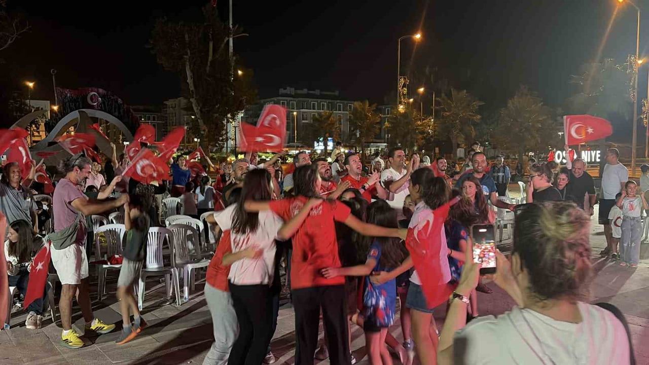 A MİLLİ KADIN VOLEYBOL TAKIMI’NIN AVRUPA ŞAMPİYONASI FİNALİNDE İTALYA’YI 3-2 MAĞLUP EDEREK...