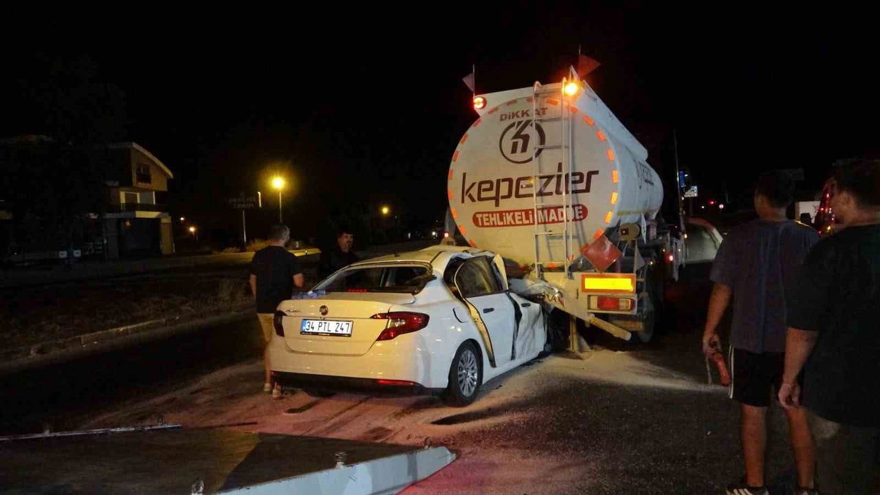 ANTALYA’NIN MANAVGAT İLÇESİNDE DÜN GECE MEYDANA GELEN KAZADA OTOMOBİLİN AYNI İSTİKAMETTE SEYİR...