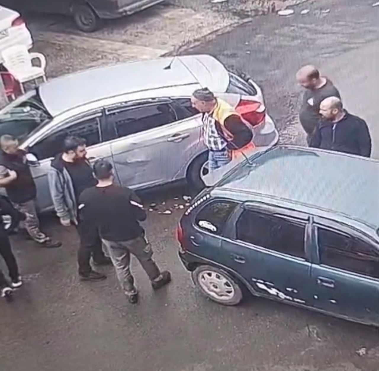 DİYARBAKIR’DA SANAYİ SİTESİNDE İKİ SÜRÜCÜNÜN KARIŞTIĞI KAZA, GÜVENLİK KAMERALARINA YANSIDI. KAZADA...