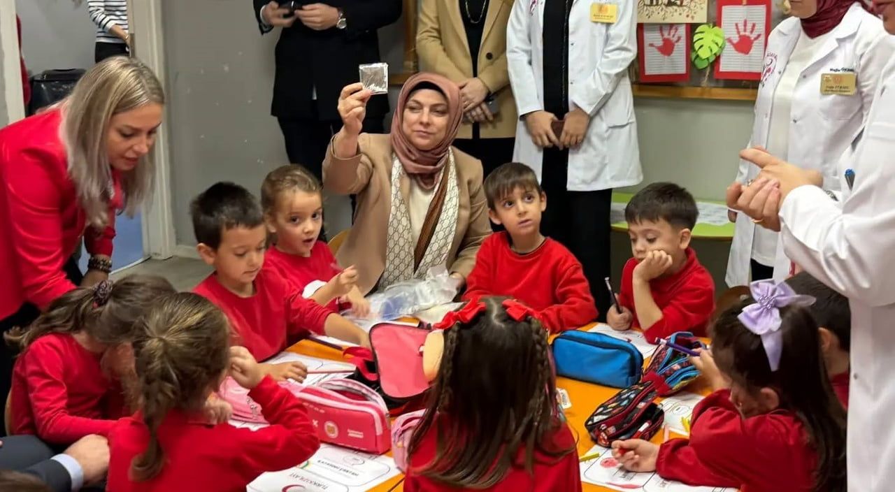 KIZILAY HAFTASI KAPSAMINDA KAPTAN ALTAY ALTUĞ KIZILAY ANAOKULUNDA DÜZENLENEN ETKİNLİKLERDE MİNİK...