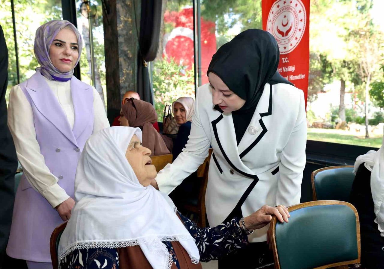 SİİRT VALİSİ VE BELEDİYE BAŞKAN VEKİLİ DR. KEMAL KIZILKAYA İLE EŞİ NURTEN KIZILKAYA, “AİLE YILI”...