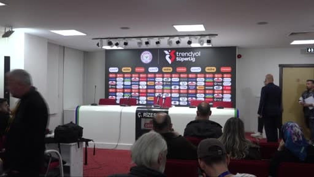 Trabzonspor Teknik Direktörü Thomas Reis, Çaykur Rizespor maçının ardından, "İlk yarıda takımımı...