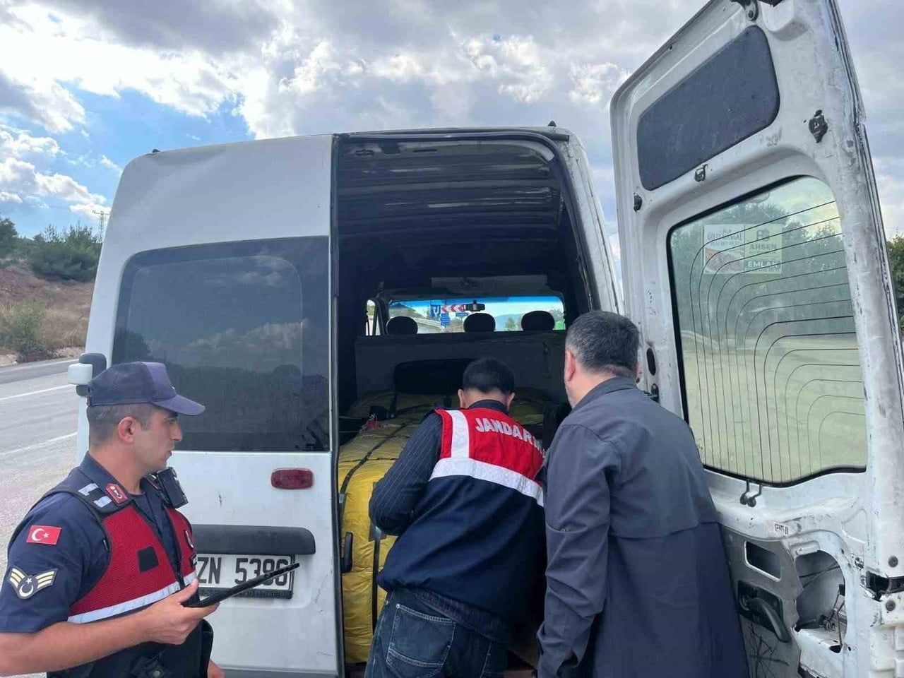 BİLECİK’TE DÜZENSİZ GÖÇ UYGULAMASINDA 3 ARANAN ŞAHIS YAKALANDI