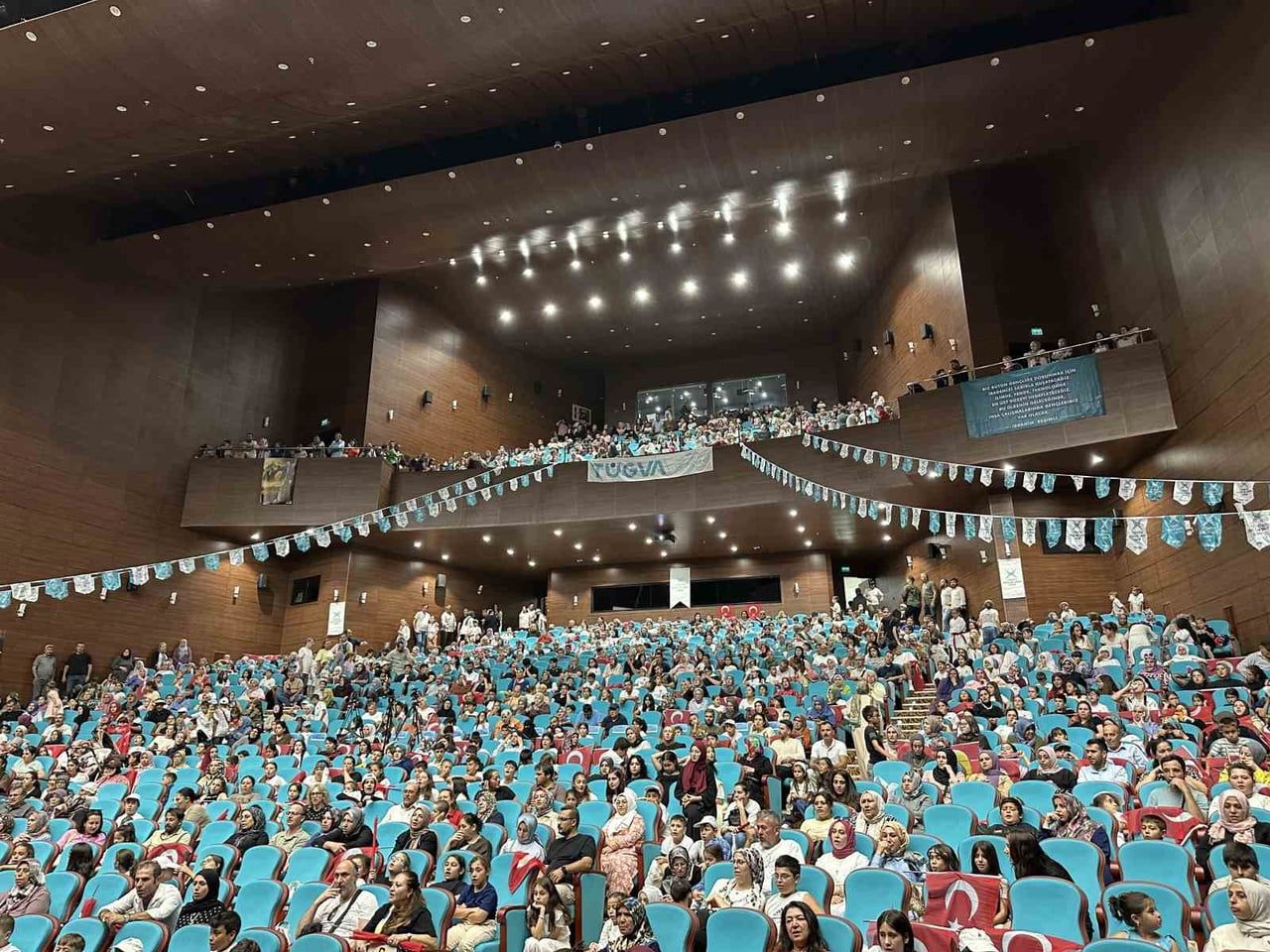 UŞAK’TA TÜRKİYE GENÇLİK VAKFI (TÜGVA) UŞAK İL TEMSİLCİLİĞİ TARAFINDAN DÜZENLENEN YAZ OKULLARININ...