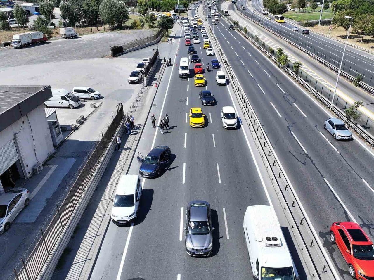İSTANBUL'DA USULSÜZ YOLCU TAŞIMACILIĞI YAPAN SÜRÜCÜLER VE KORSAN TAKSİLERİ KULLANAN YOLCULARA...