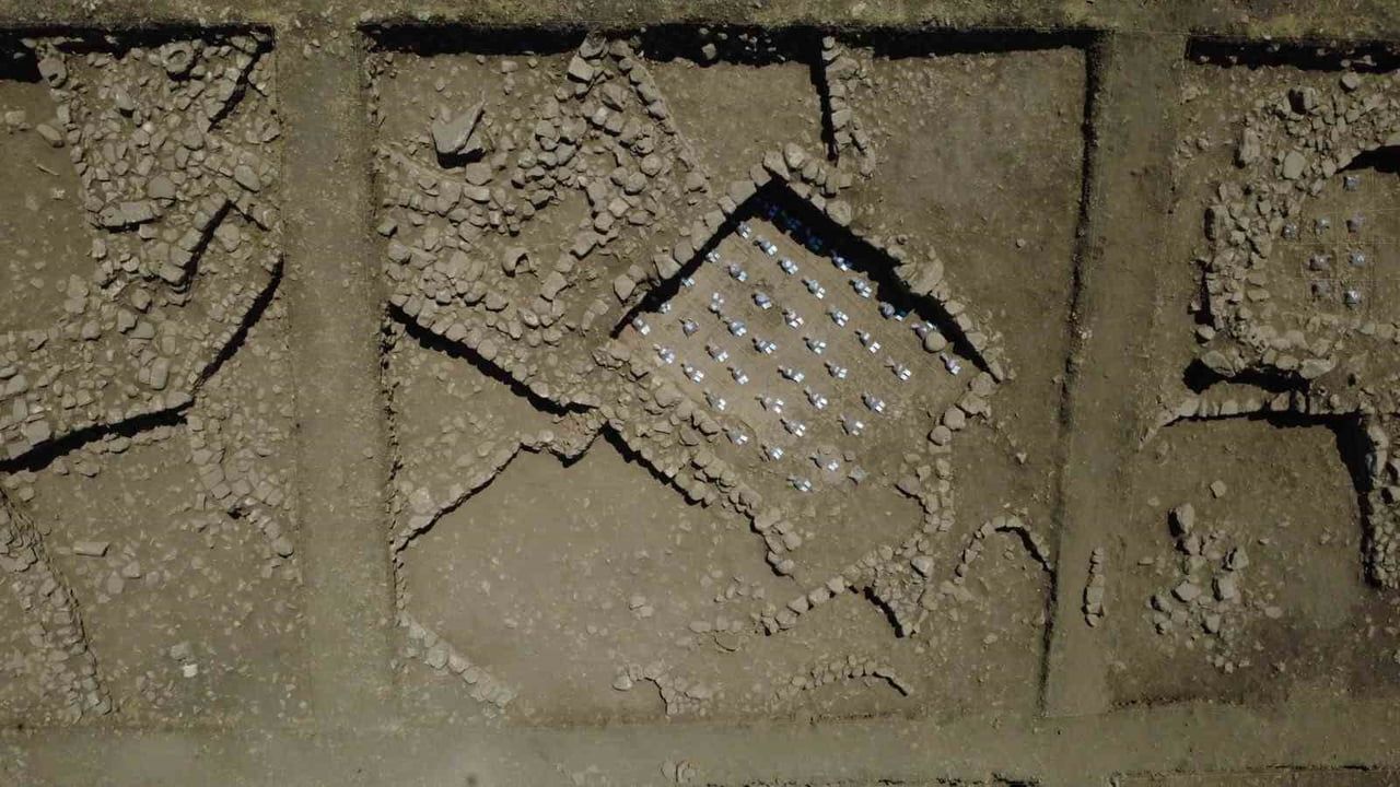 HÖYÜĞÜN KUZEY KESİMİNDEKİ YAKLAŞIK 80’E 70 METRELİK ALANDA İLK KEZ KAZI ÇALIŞMALARI...