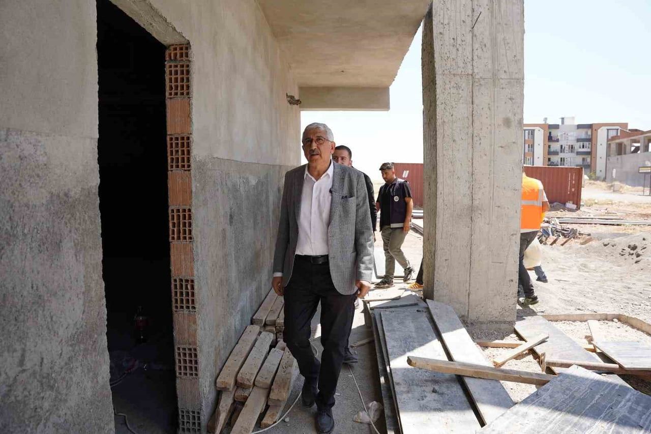 KAHTA'DA KADINLARA ÖZEL YAŞAM VE YÜZME MERKEZİ YÜKSELİYOR
