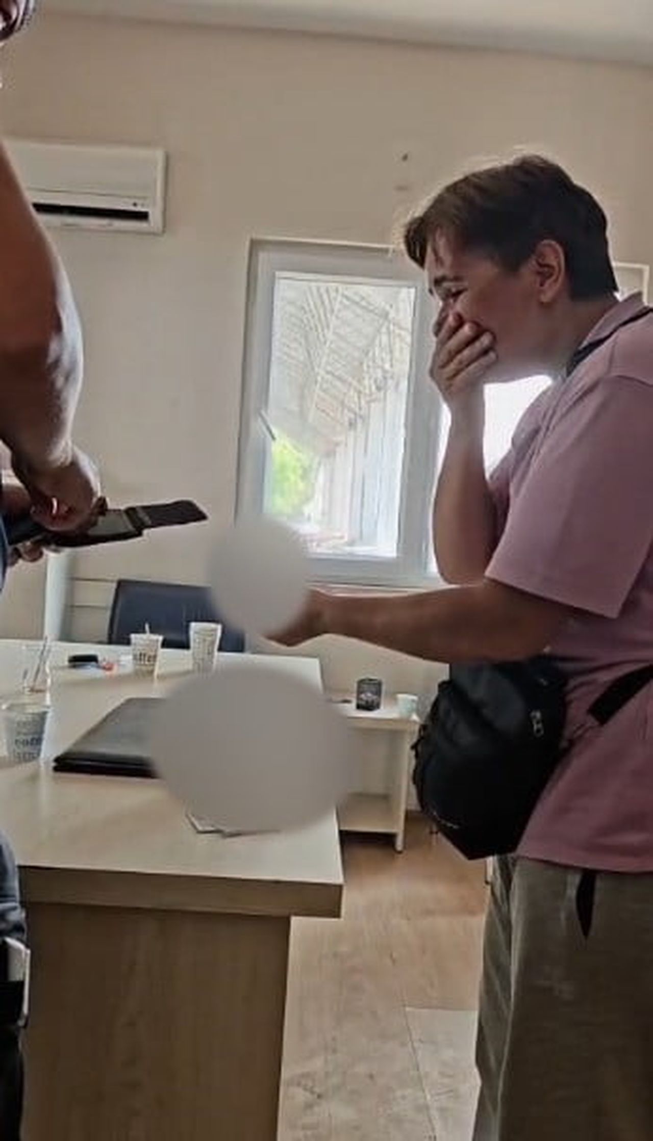 KEPEZ BELEDİYESİ ZABITA EKİPLERİ, PAZAR YERİNDE KAYBOLAN BİR CÜZDANI, 14 GÜN SONRA SAHİBİNE...