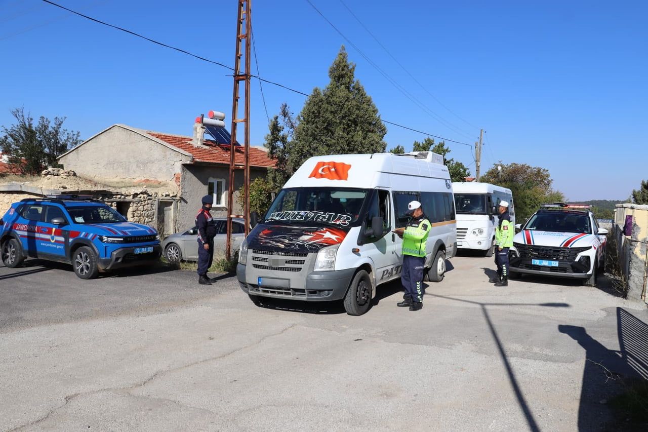 KARAMAN’DA İL JANDARMA KOMUTANLIĞI EKİPLERİ, ÇOCUK VE GENÇLERİN KORUNMASINA YÖNELİK OKUL...