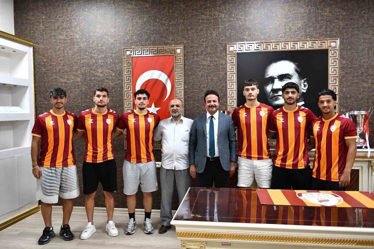 MALATYA TEMSİLCİSİNDEN GÖVDE GÖSTERİSİ: 6 YENİ İMZA