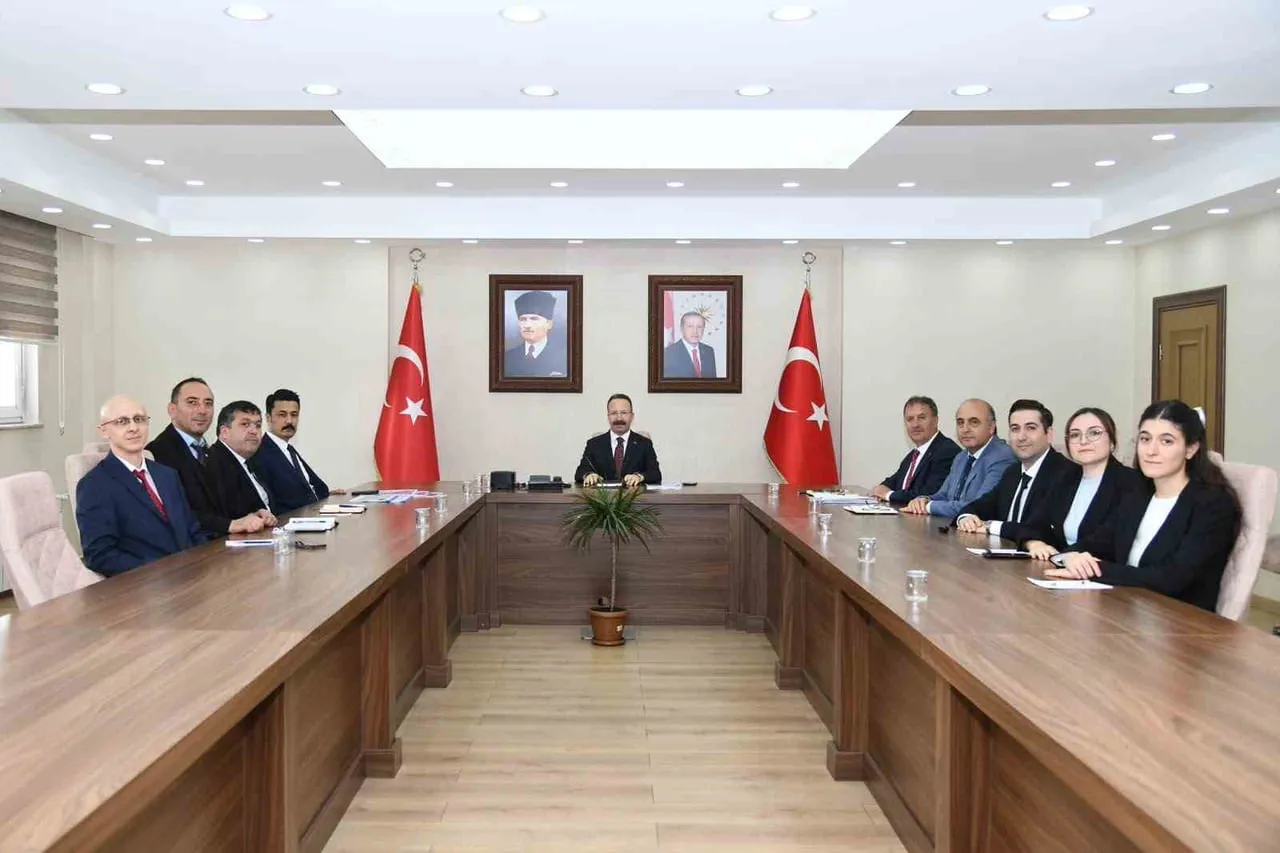 ARDAHAN’DA EĞİTİMİN NİTELİĞİNİ ARTIRACAK ARENA PROJESİ TANITILDI. (OLGUN...
