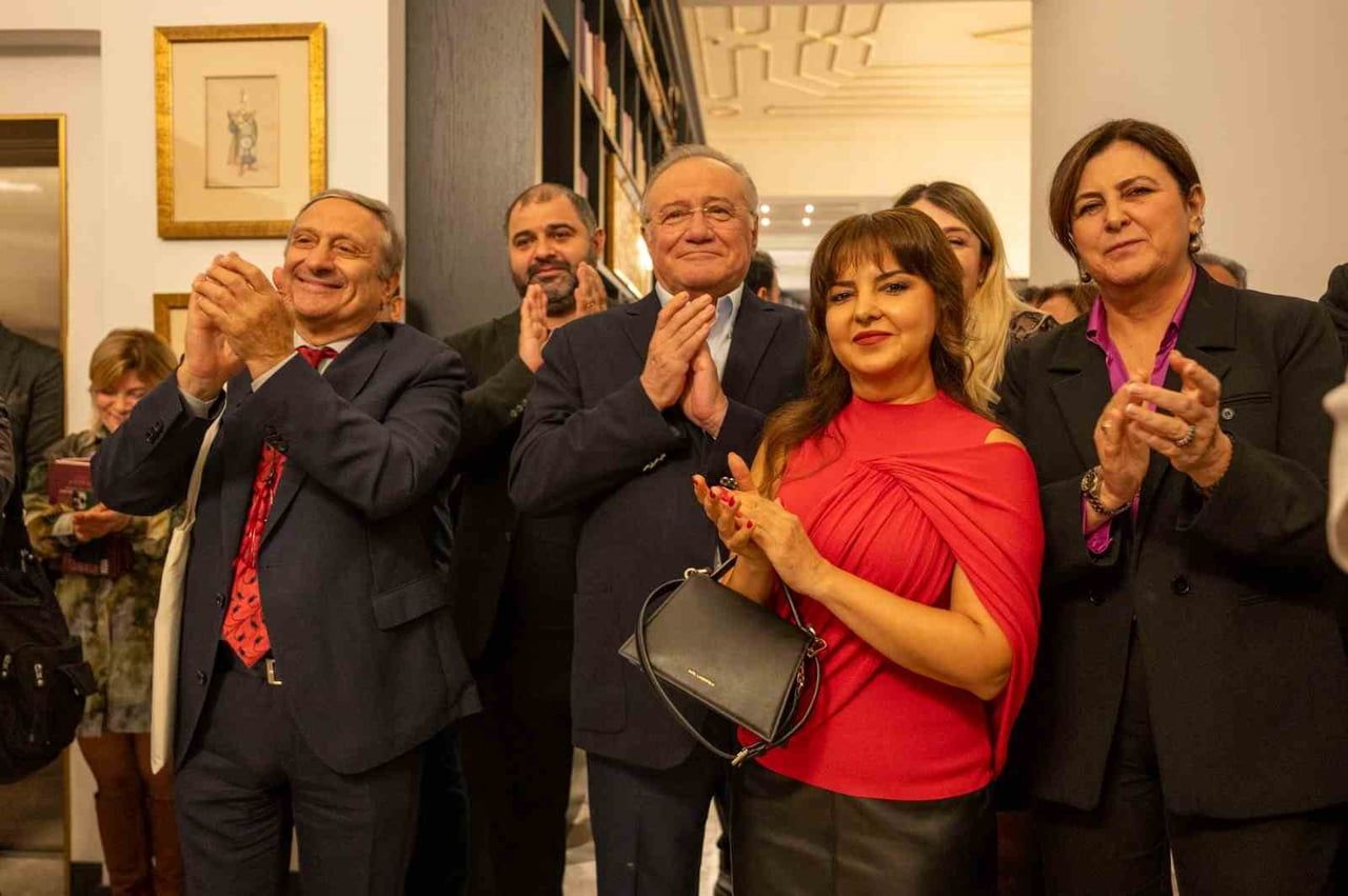 BAU MÜTEVELLİ HEYETİ BAŞKANI ENVER YÜCEL, BAU REKTÖRÜ PROF. DR. ESRA HATİPOĞLU, ÜNLÜ BESTEKAR AMİR...