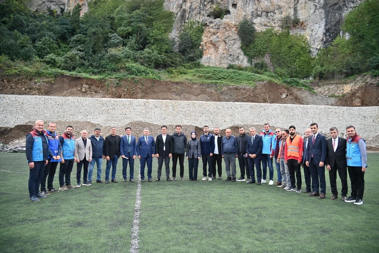 TRABZON'UN ORTAHİSAR İLÇESİ ESENTEPE MAHALLESİ’NDE BULUNAN MAŞATLIK FUTBOL SAHASI ÇEVRESİNDE...
