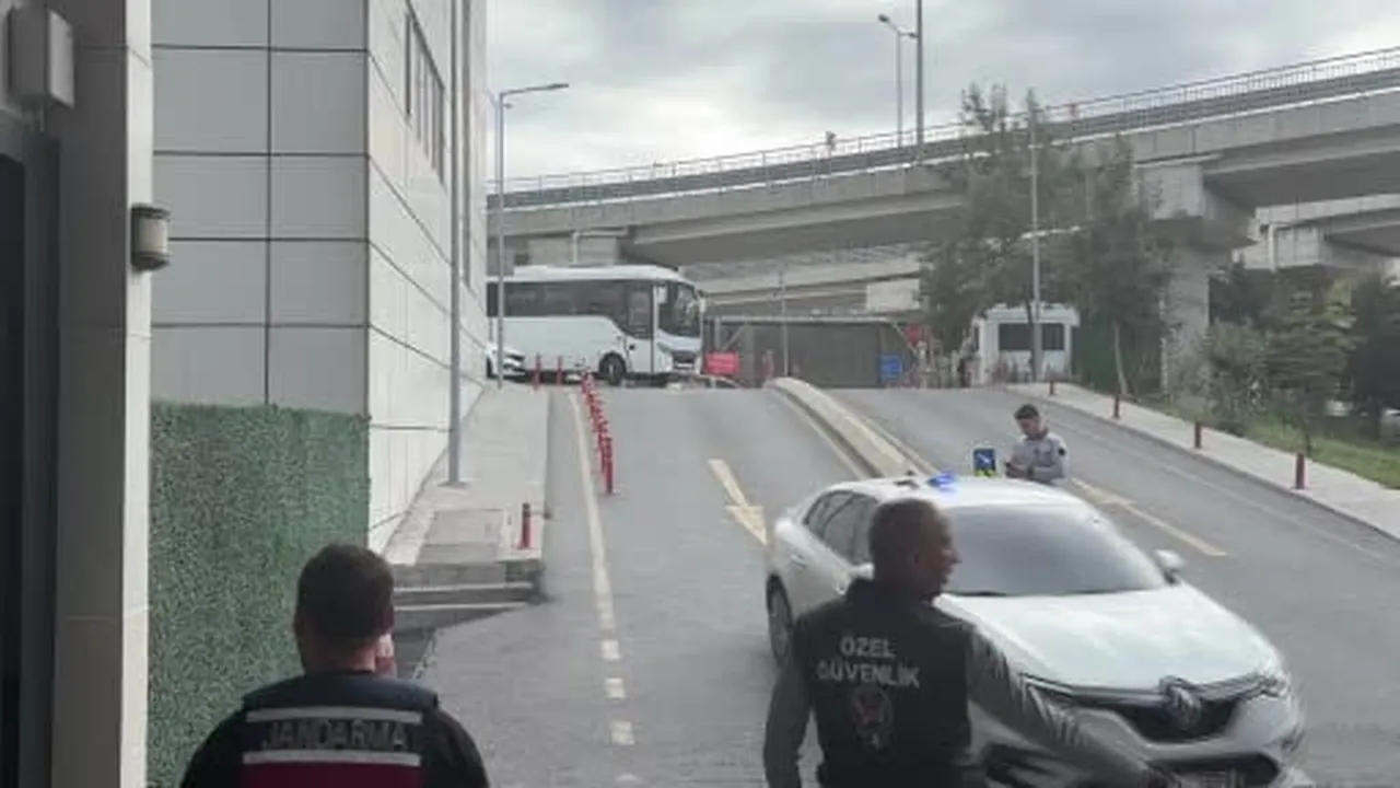 İstanbul'da uyuşturucu soruşturması kapsamında gözaltına alınan ünlü isimler, sağlık kontrolüne...