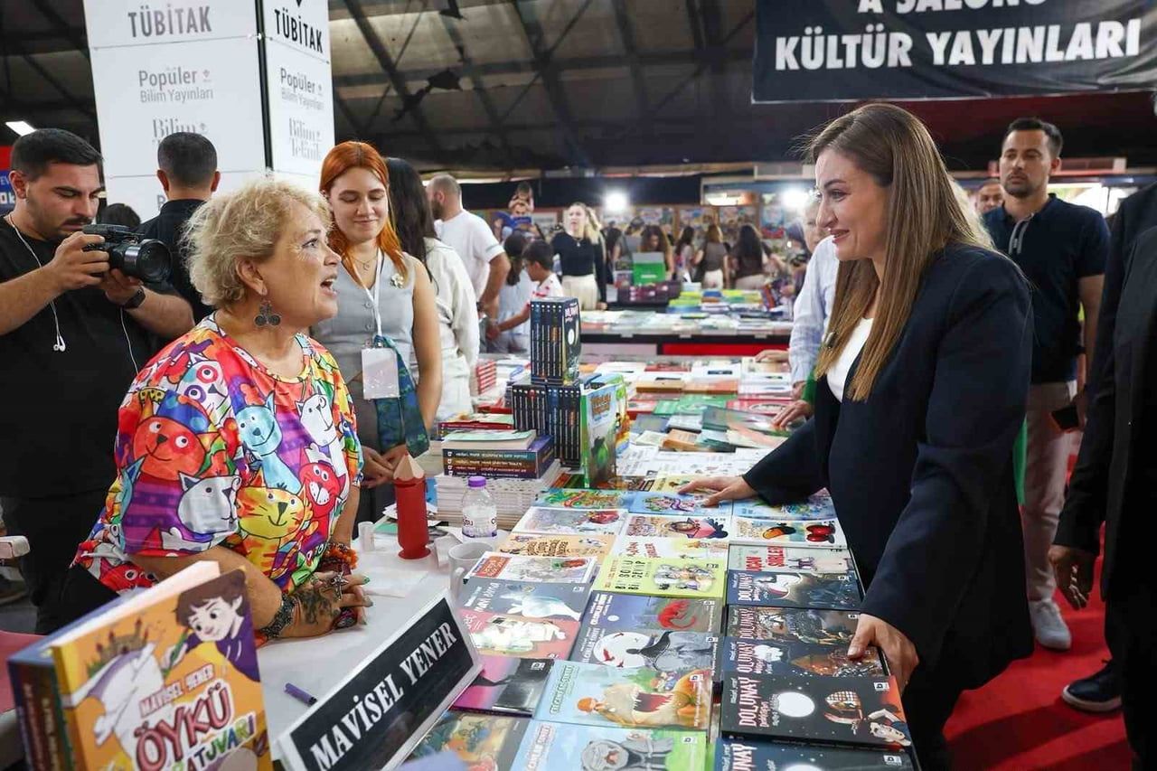 ANTALYA BÜYÜKŞEHİR BELEDİYE BAŞKANVEKİLİ BÜŞRA ÖZDEMİR, YAZAR VE OKURLARLA BULUŞTU
