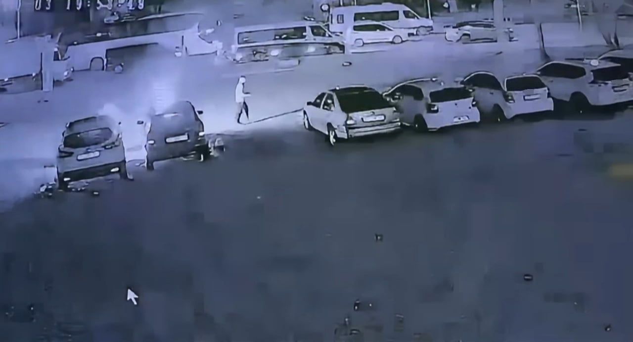 TALYA’NIN SERİK İLÇESİNDE BİR OTO GALERİDEKİ 6 ARACIN BENZİN DÖKÜLEREK KUNDAKLANMA ANI GÜVENLİK...