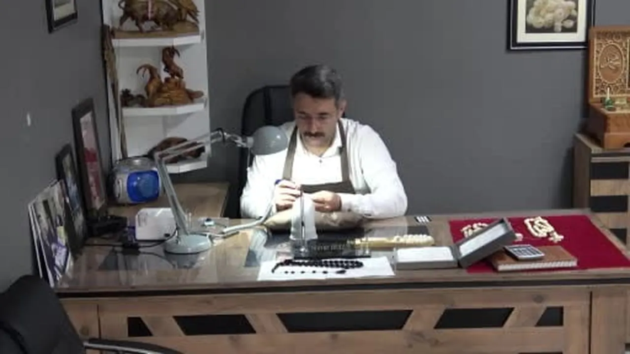 Oltu Taşı'ndan fil dişine ve ahşaba: Ramiz Usta'nın tesbihte sabır yolculuğu
