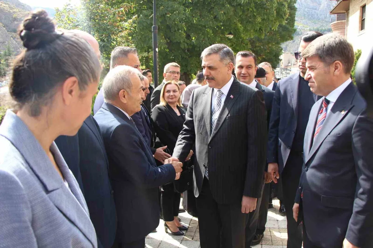 BAKAN ÇİFTÇİ, AMASYA VALİLİĞİ VE AK PARTİ AMASYA İL BAŞKANLIĞINA ZİYARETLERDE BULUNDU.