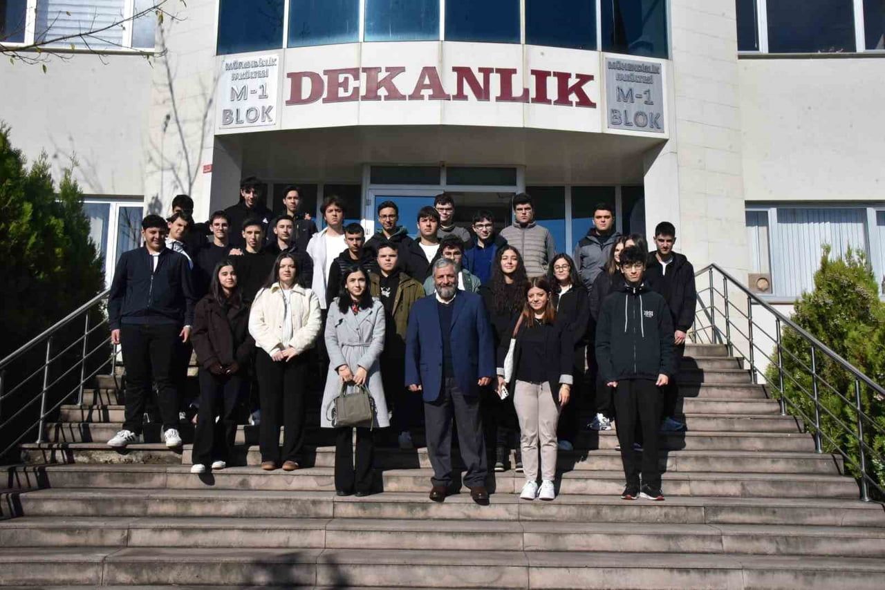 DÜZCE TEKNOKENT MESLEKİ VE TEKNİK ANADOLU LİSESİ ÖĞRETMEN VE ÖĞRENCİLERİ, MÜHENDİSLİK ALANLARINI...