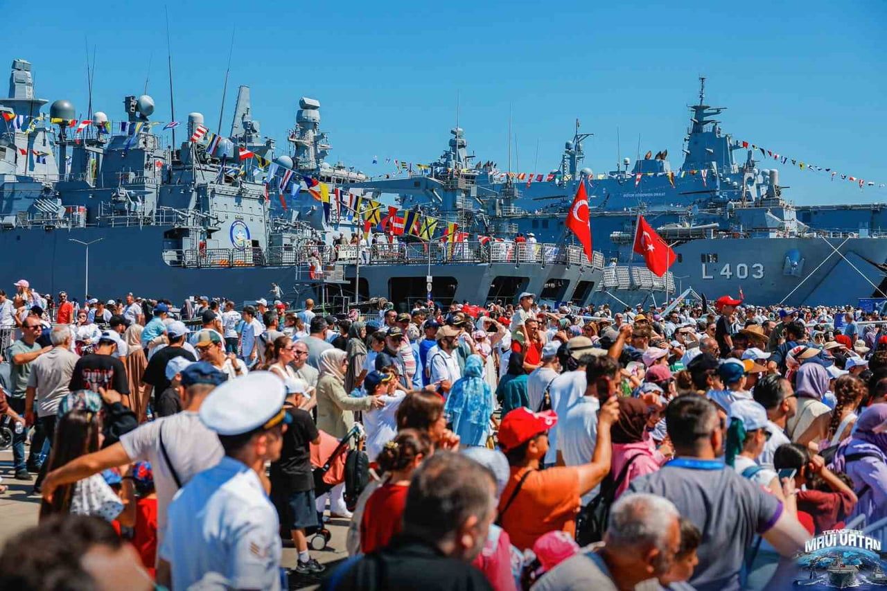 TEKNOFEST MAVİ VATAN KAPSAMINDA HAVA ARAÇLARI GÖSTERİ YAPTI. DENİZ HAVA KOMUTANLIĞINA AİT HAVA...