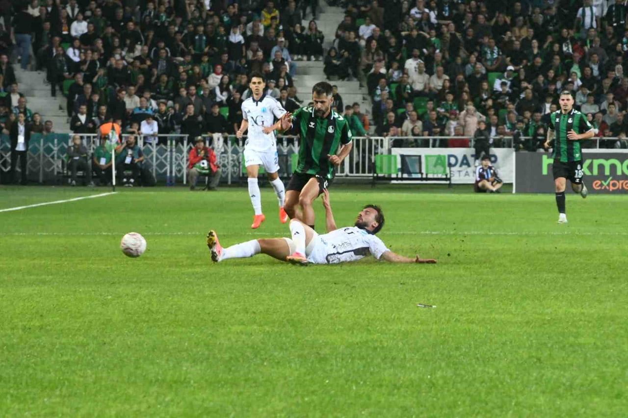 TFF 2. LİG KIRMIZI GRUP'UN 4. HAFTASINDA SAKARYASPOR, SAHASINDA KÜTAYHA FUTBOL SPOR KULÜBÜ'NÜ 2-0...