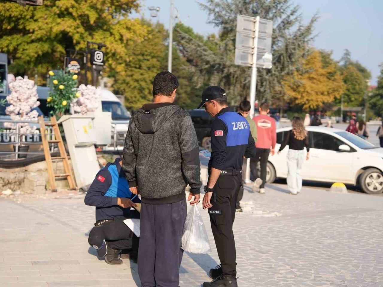 DÜZCE BELEDİYESİ, “TEMİZ ŞEHİR DÜZCE” MOTTOSUYLA ÇEVRE KİRLİLİĞİYLE MÜCADELESİNİ SÜRDÜRÜYOR....