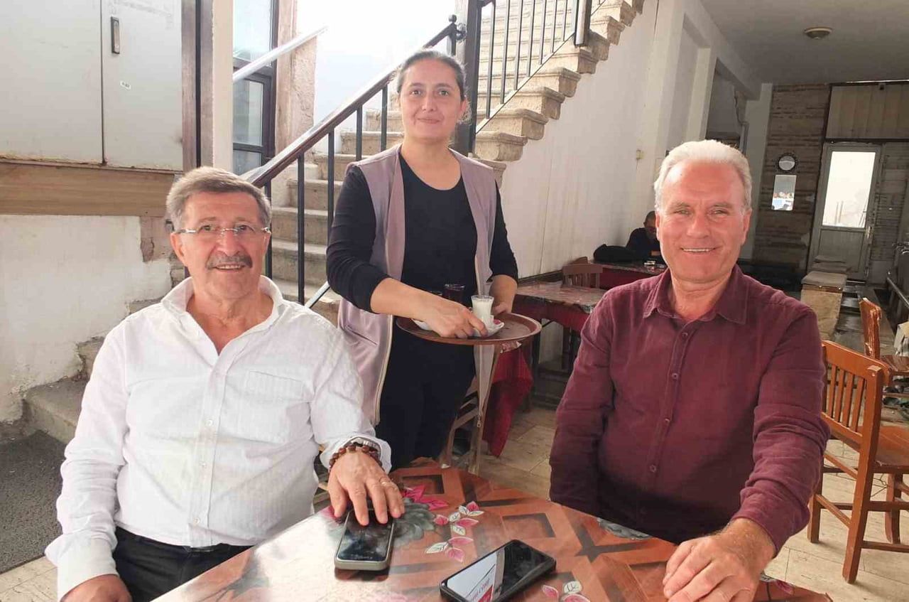 KAHVEDE SÜT SERVİSİ