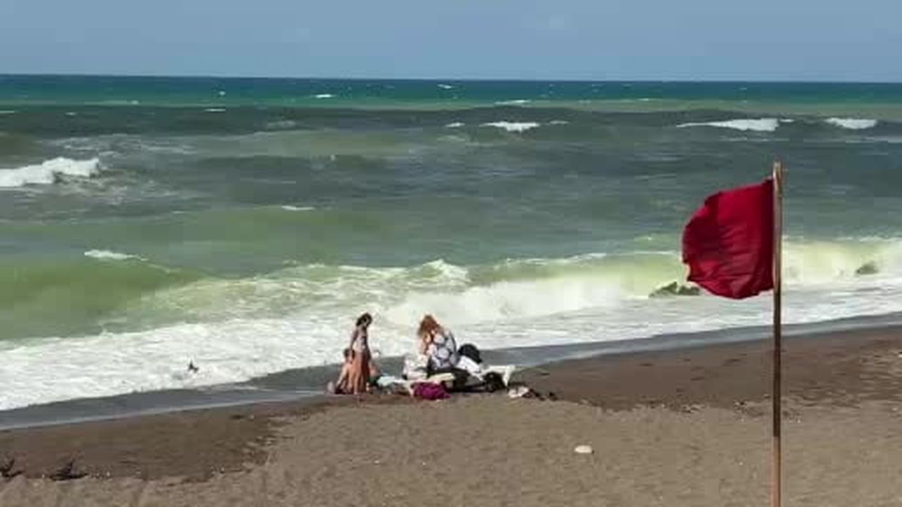 Akçakoca'da dalga boyu 4 metreye ulaştı