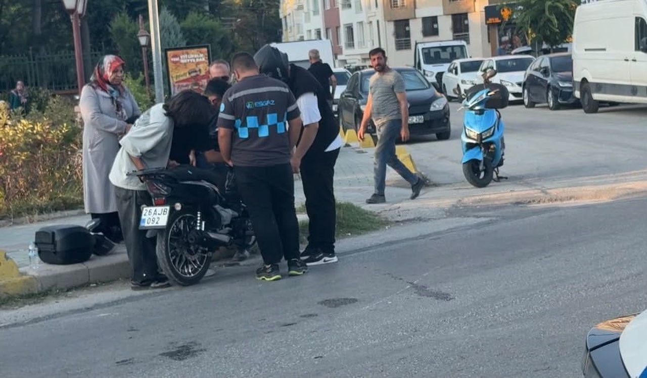 ESKİŞEHİR’DE 2 MOTOSİKLETİN ÇARPIŞMASI SONUCU MEYDANA GELEN TRAFİK KAZASINDA 1 KİŞİ...